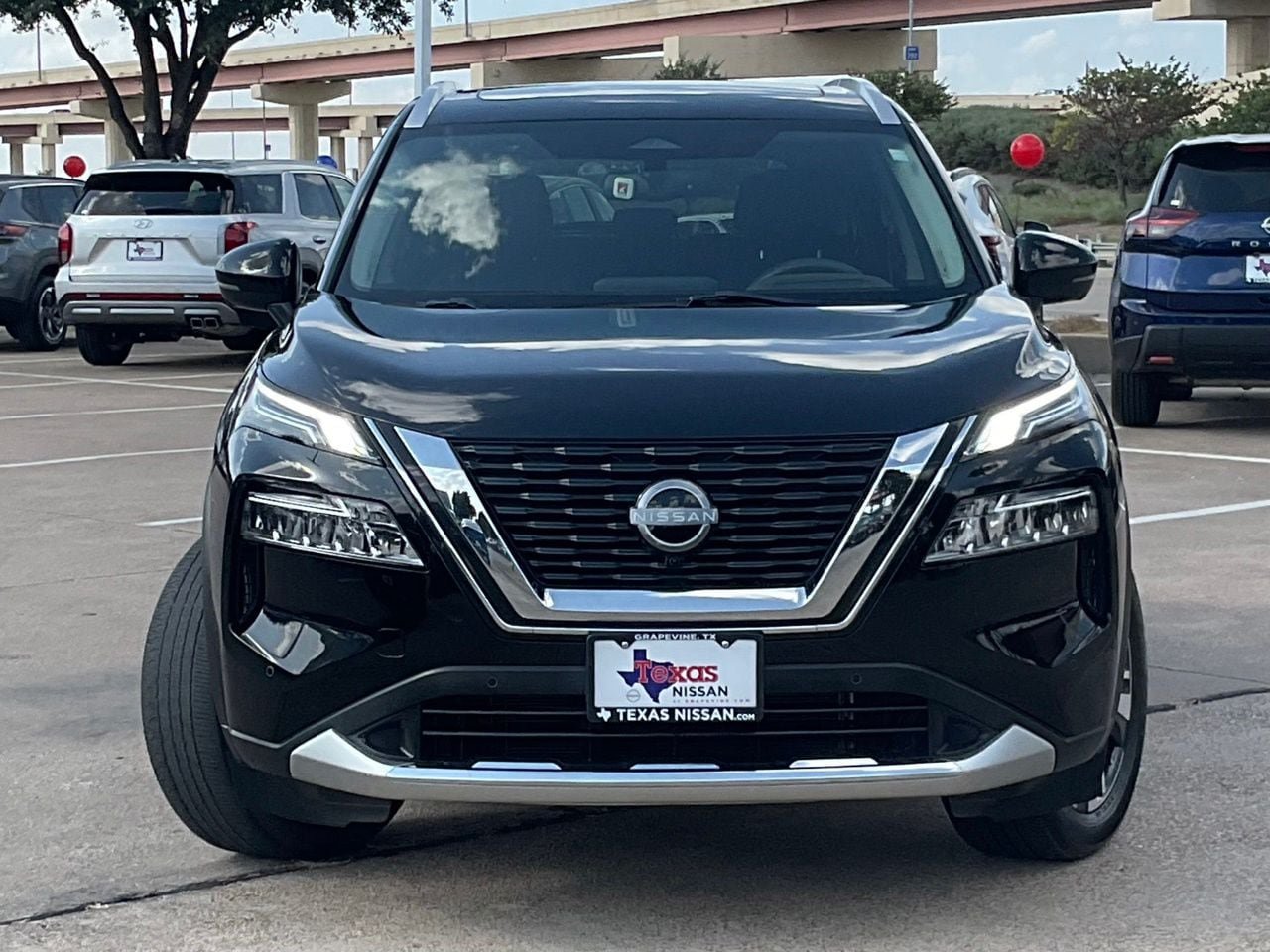 Used 2023 Nissan Rogue Platinum w/ Platinum Premium Package FWD image 2