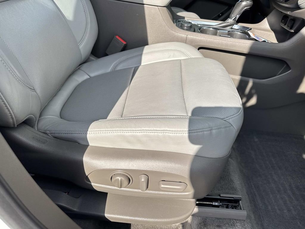 Used 2019 Chevrolet Traverse Premier w/ Driver Confidence II Package FWD image 14