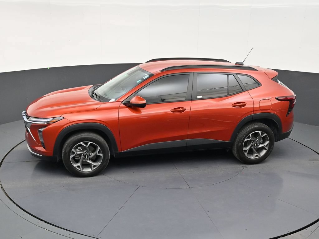 Used 2024 Chevrolet Trax LT w/ Driver Confidence Package FWD image 13