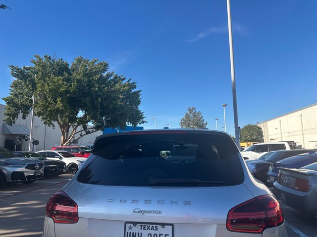 Used 2016 Porsche Cayenne AWD/4WD image 5