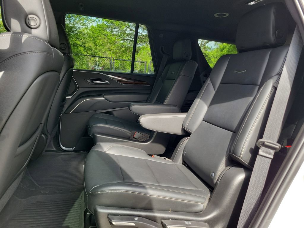 Used 2022 Cadillac Escalade Luxury image 16