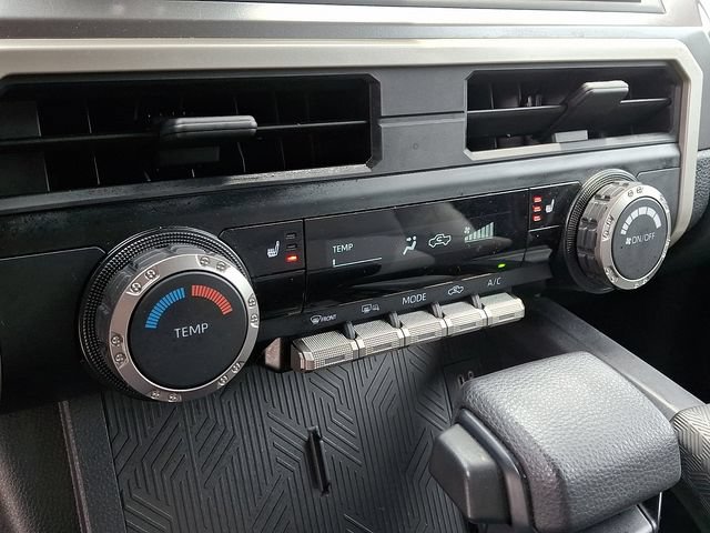 Used 2024 Toyota Tacoma SR5 AWD/4WD image 17