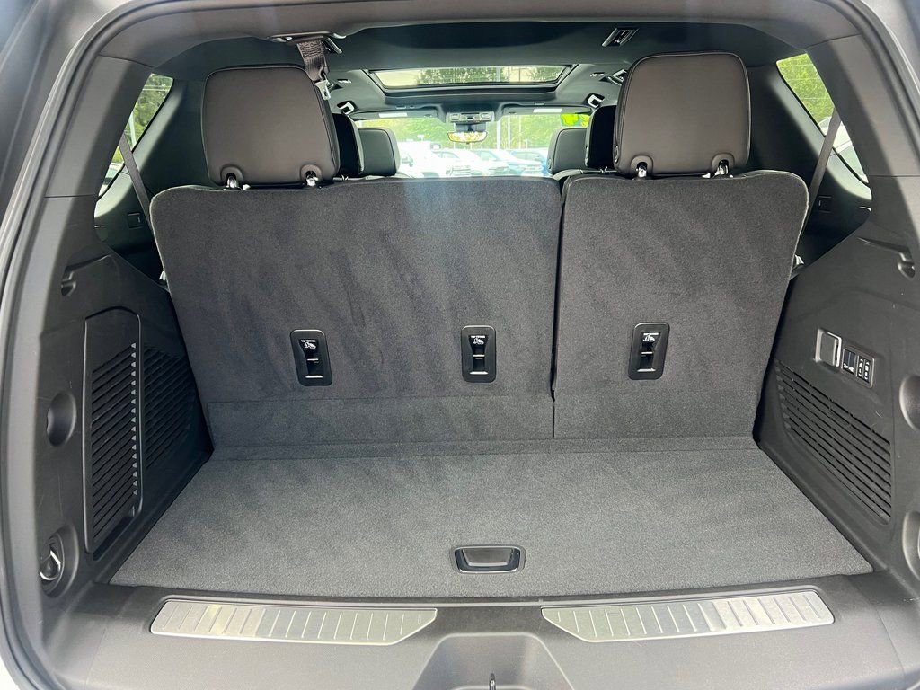 Used 2024 Chevrolet Tahoe High Country w/ Premium Package image 24