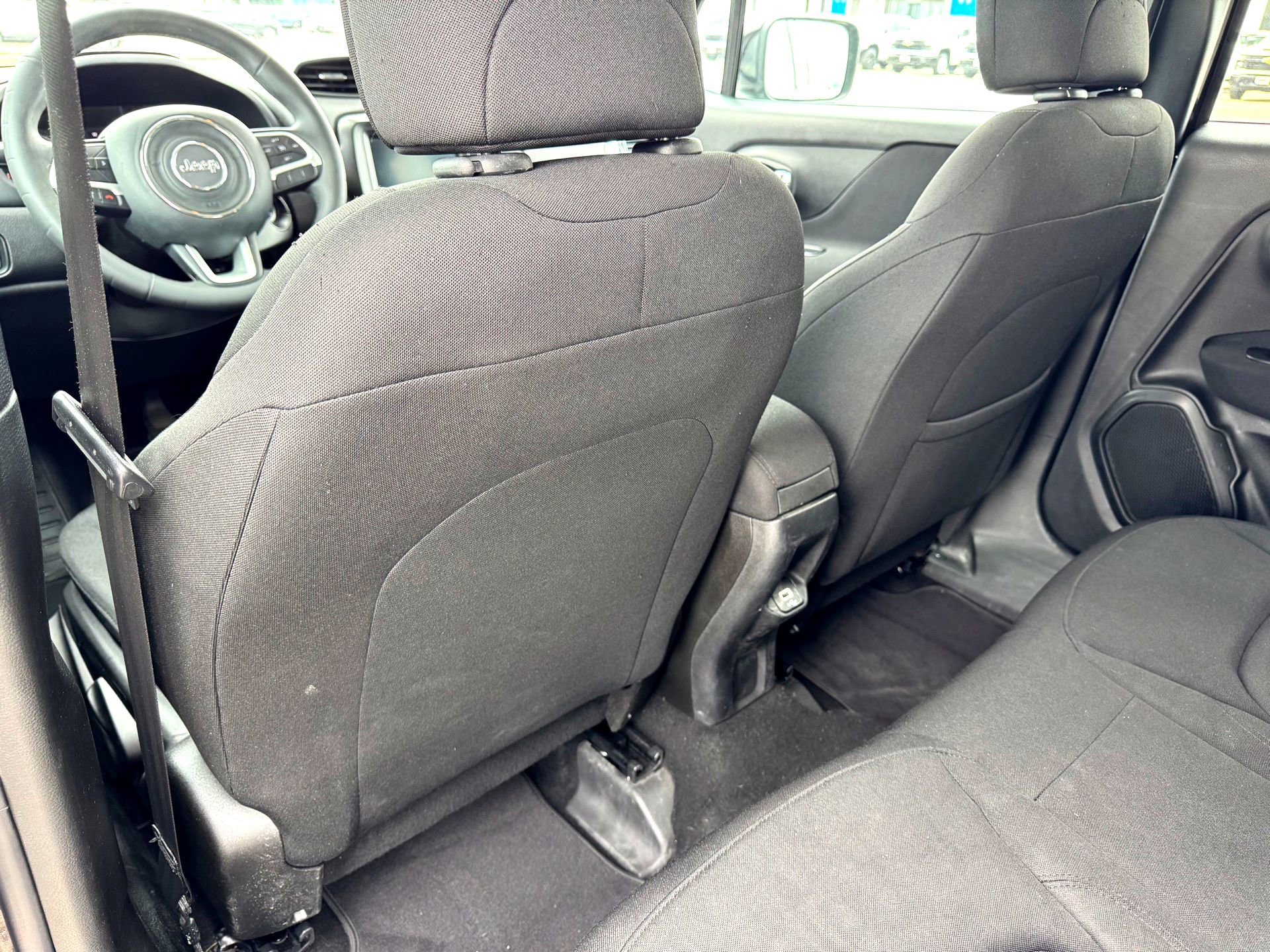 Used 2020 Jeep Renegade Latitude FWD image 17