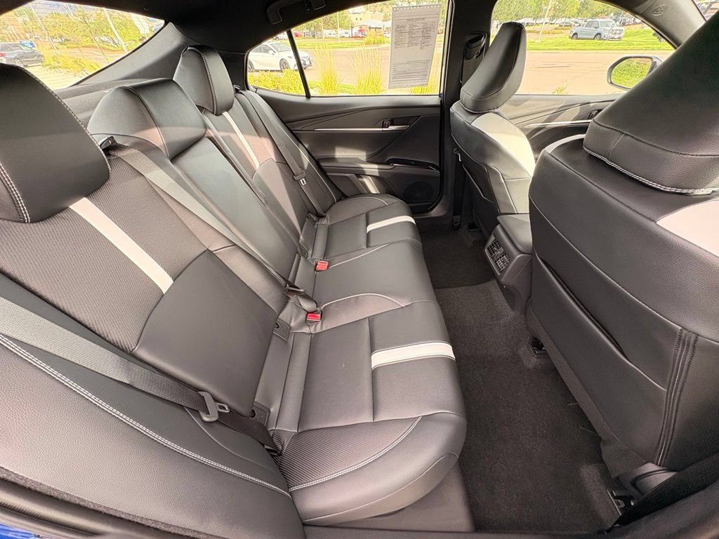 Used 2026 Toyota Camry SE FWD image 30