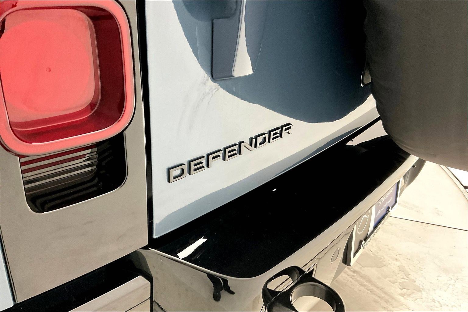 Used 2025 Land Rover Defender 110 X-Dynamic SE image 24