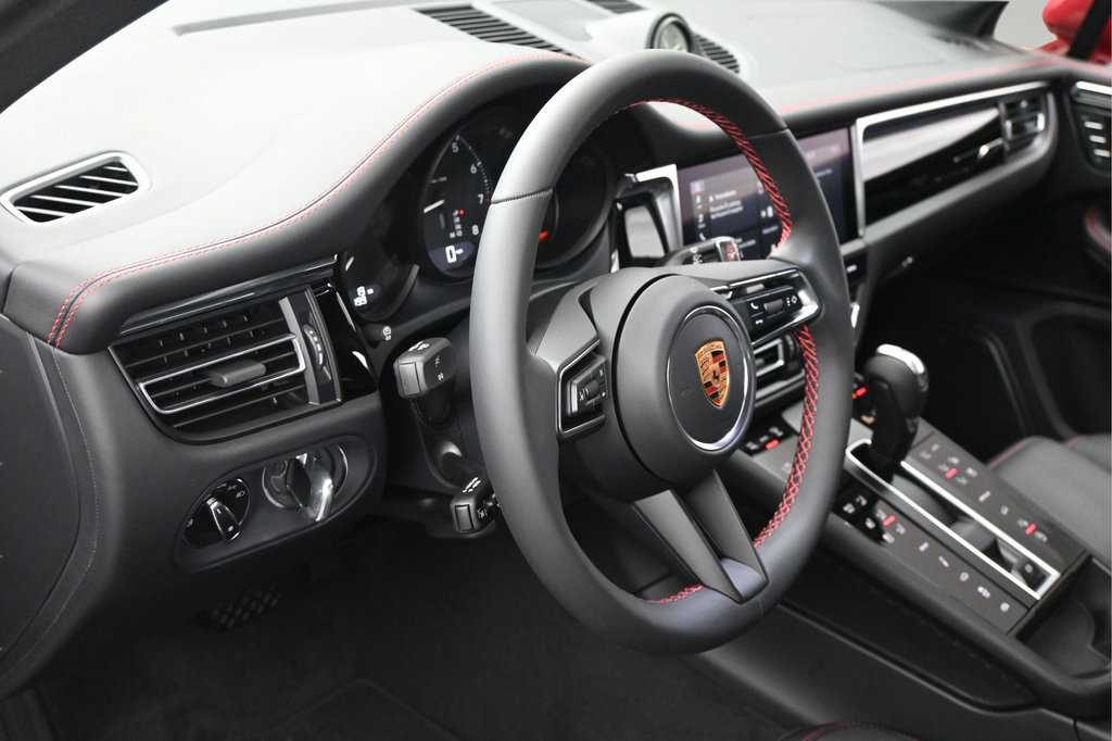 New 2026 Porsche Macan AWD/4WD image 5