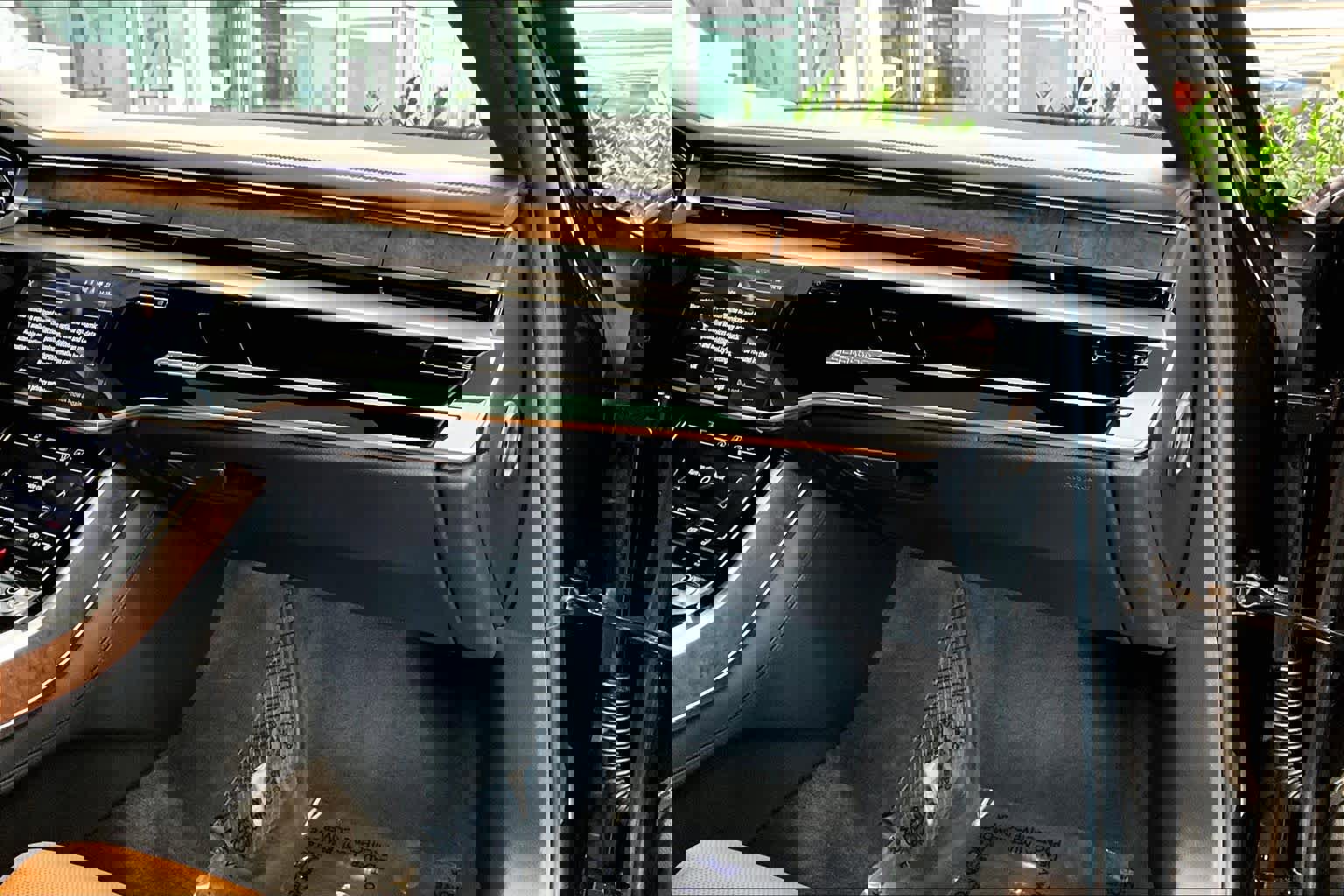 Used 2024 Audi A8 L 3.0T image 18