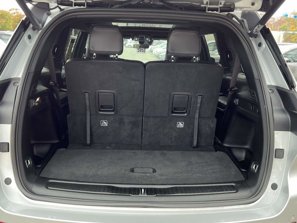 Used 2025 Jeep Grand Cherokee L Limited image 11