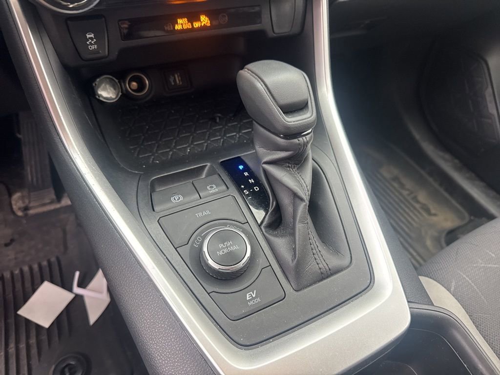 Used 2025 Toyota RAV4 XLE image 6
