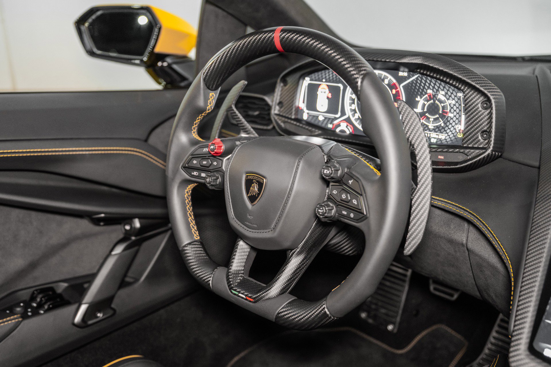 Used 2024 Lamborghini Revuelto image 31