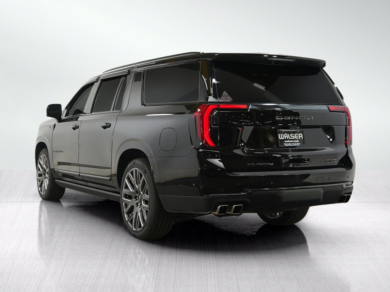 Used 2025 GMC Yukon XL Denali Ultimate AWD/4WD image 3