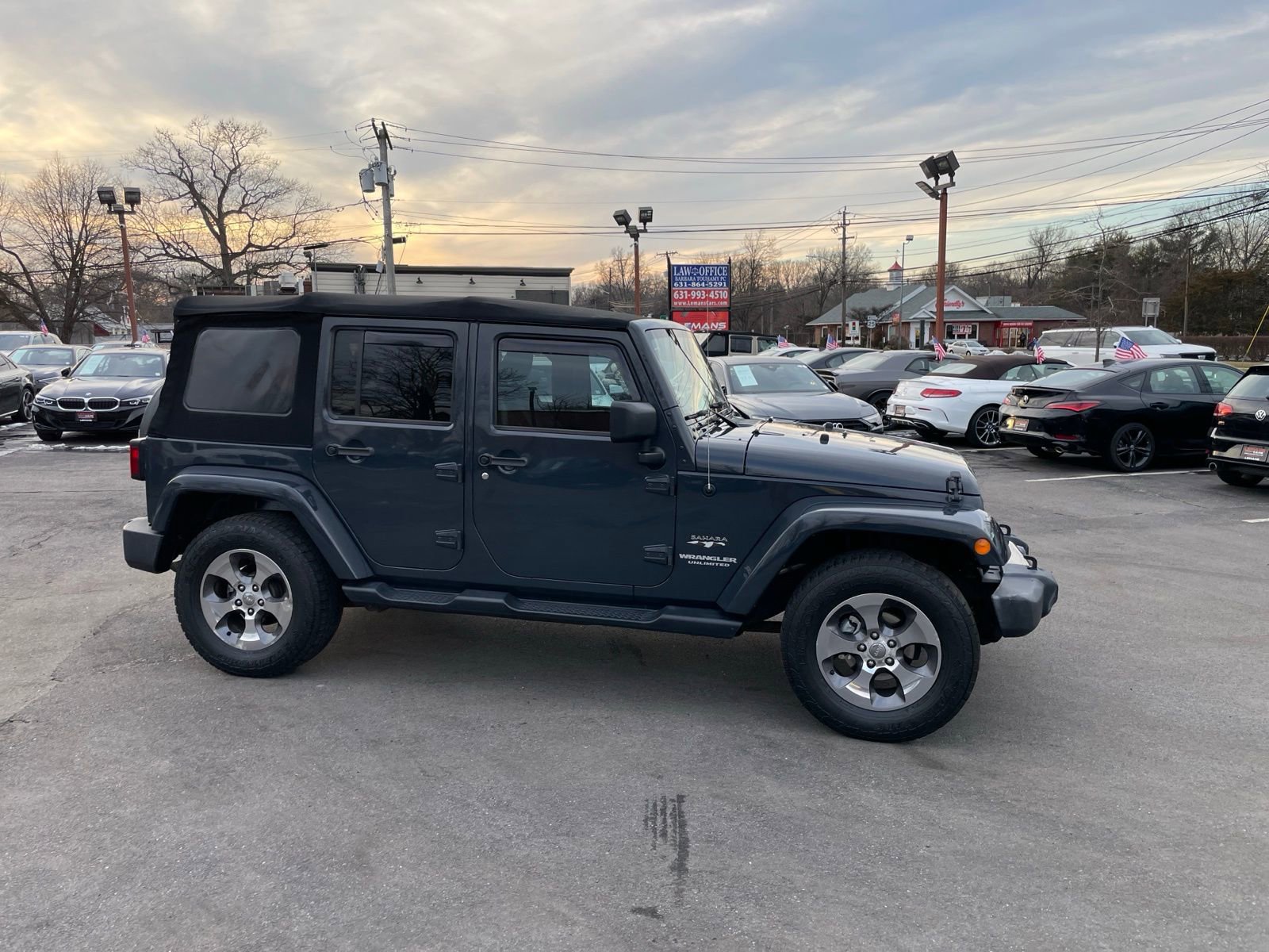 Used 2017 Jeep Wrangler Unlimited Sahara w/ Connectivity Group image 28