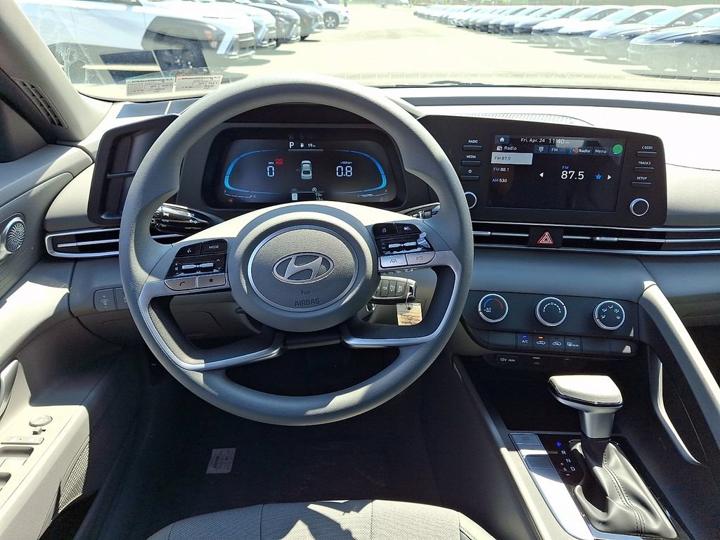 New 2026 Hyundai Elantra SE FWD image 8