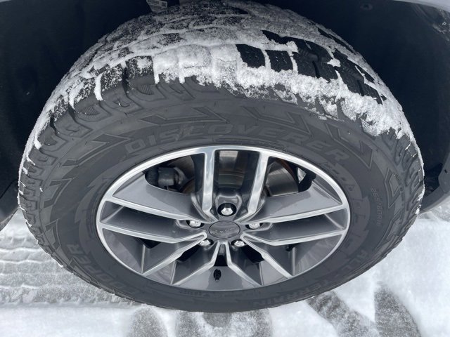 Used 2020 Jeep Grand Cherokee Laredo w/ 18" Wheel & 8.4" Radio Group image 16