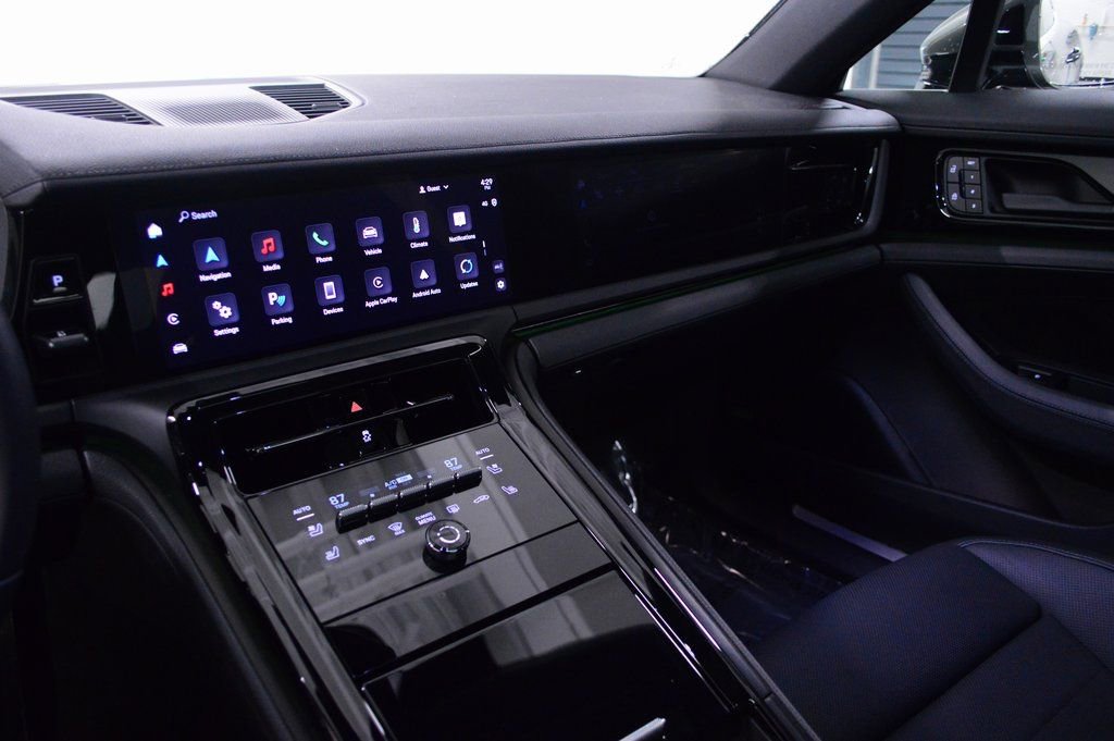 Certified 2025 Porsche Panamera 4 AWD/4WD image 27