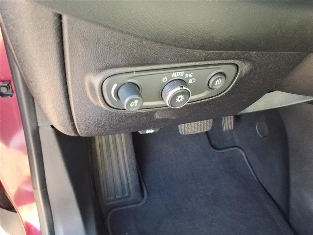 Used 2018 Chevrolet Equinox Premier image 25