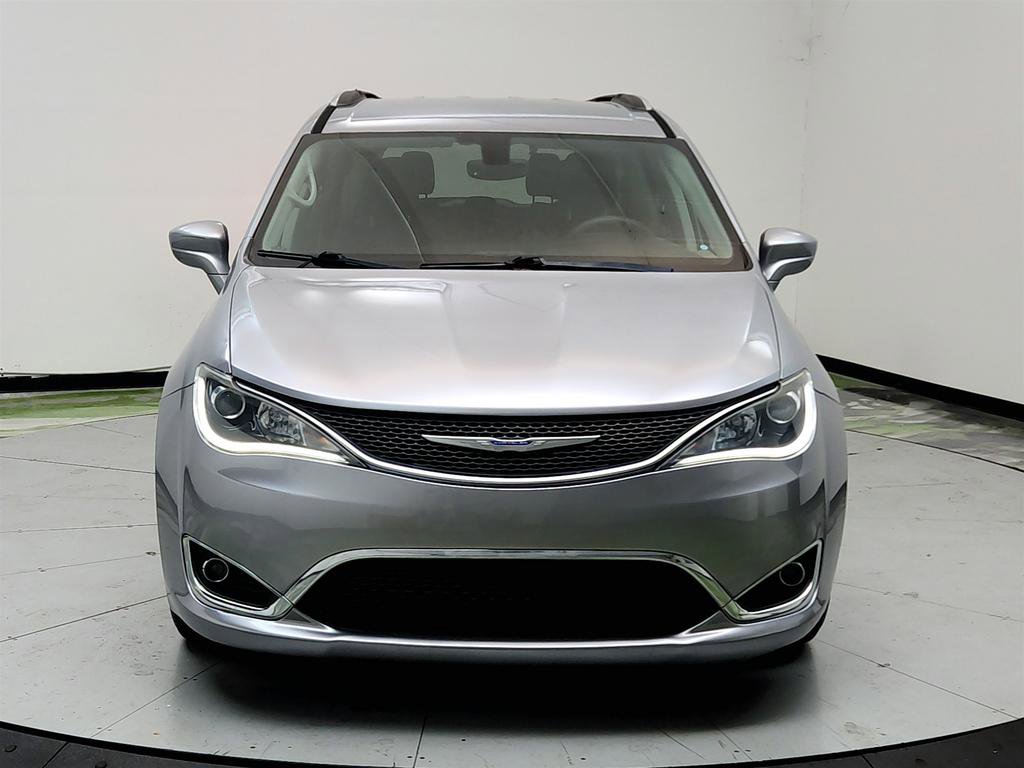 Used 2019 Chrysler Pacifica Touring-L FWD image 2