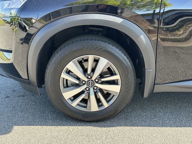 Certified 2025 Nissan Pathfinder SL w/ Black Appearance Package image 12
