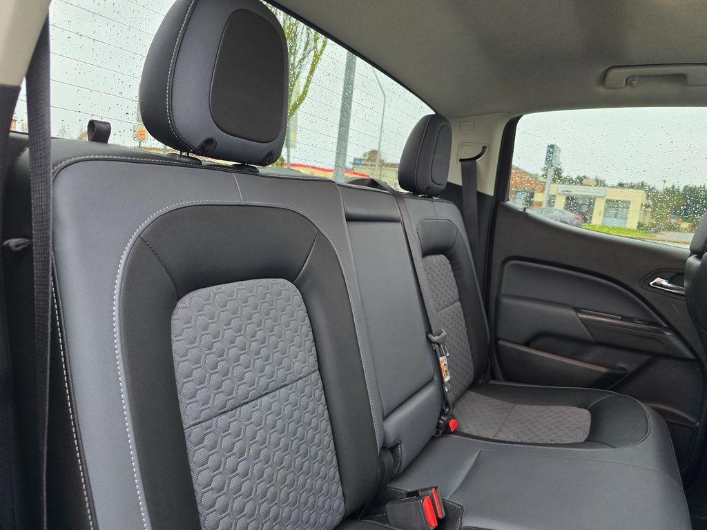 Used 2015 Chevrolet Colorado Z71 AWD/4WD image 12