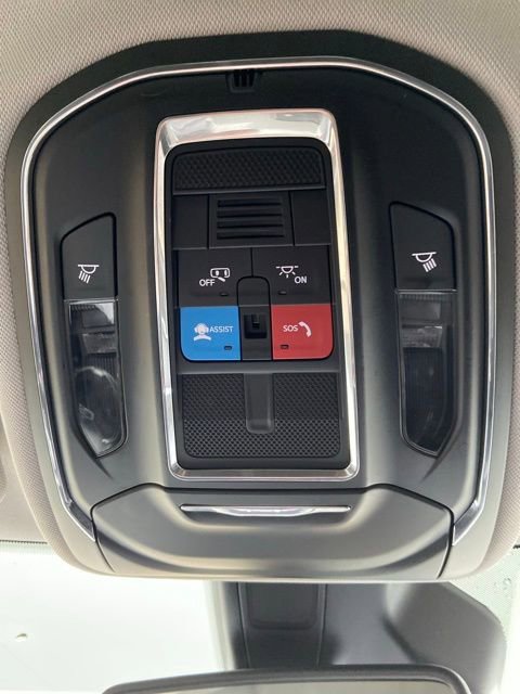 Used 2023 Jeep Grand Cherokee Laredo image 24