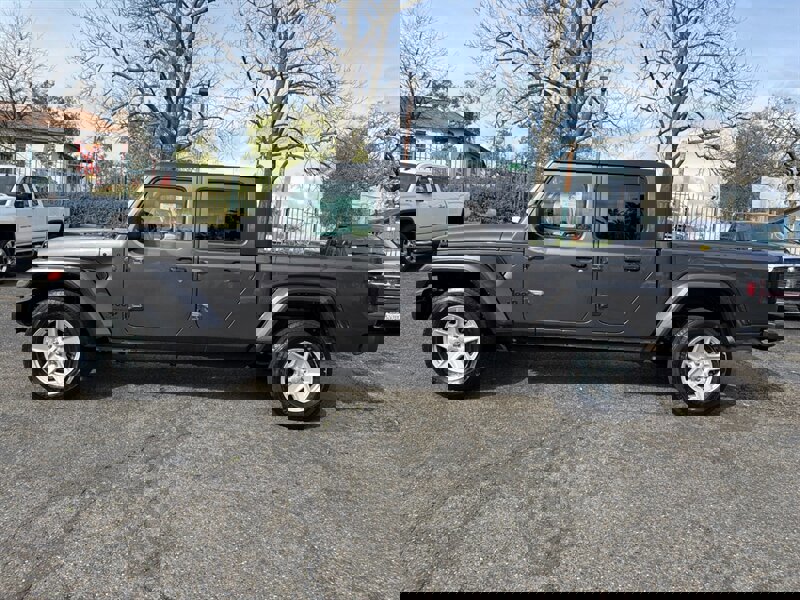 Used 2022 Jeep Gladiator Sport image 14