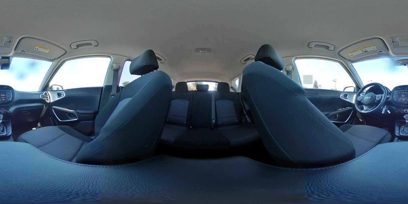 Used 2025 Kia Soul LX w/ LX Technology Package FWD image 40