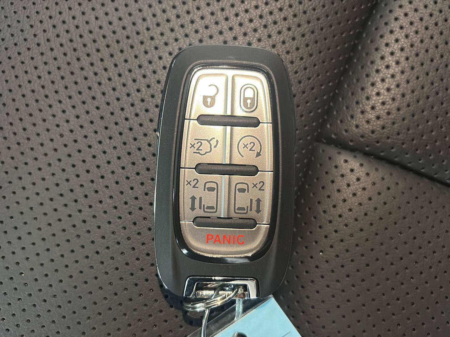 New 2027 Chrysler Pacifica Limited FWD image 37