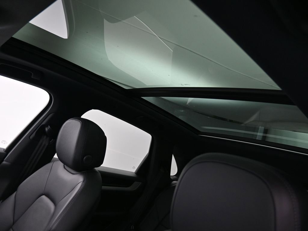 Certified 2024 Porsche Cayenne AWD/4WD image 8