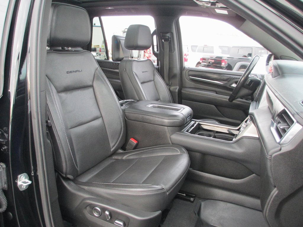 Used 2021 GMC Yukon Denali w/ Denali Premium Package image 24
