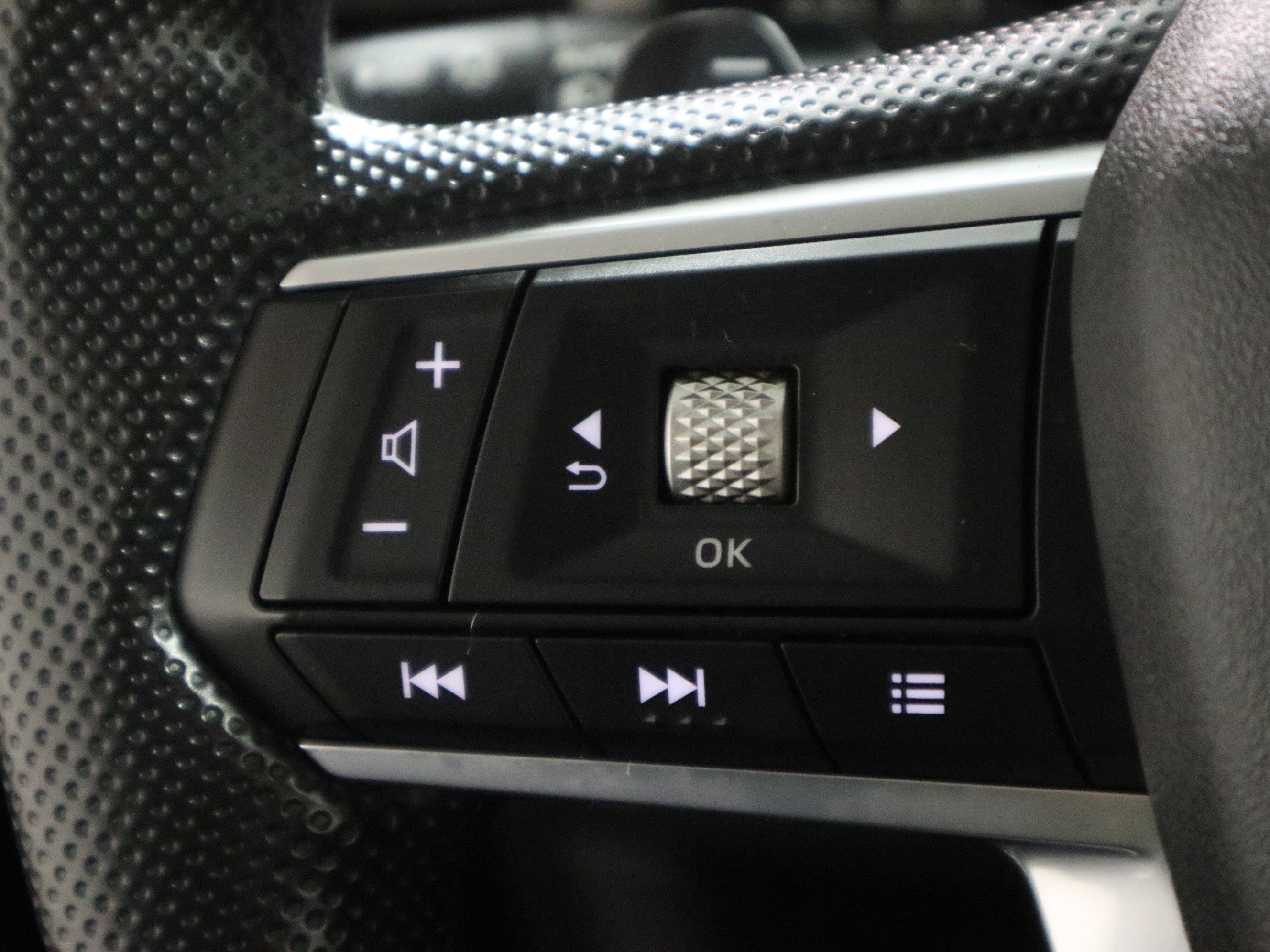 Used 2025 Mitsubishi Outlander ES image 29