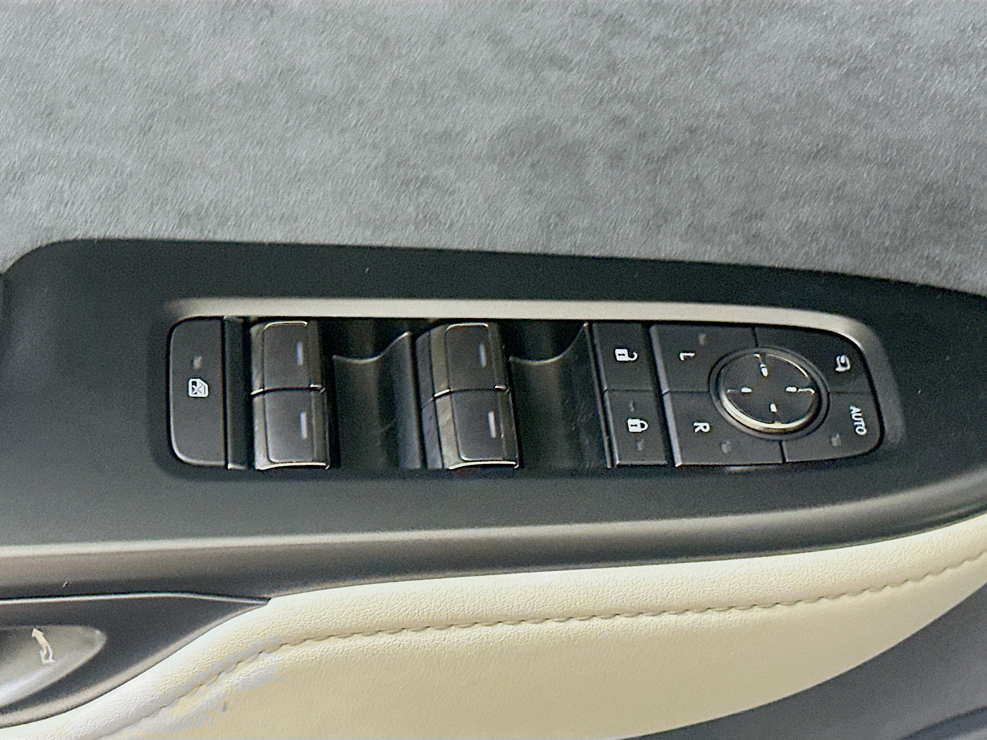 Used 2024 Lexus RZ 450e Premium w/ Accessory Package (2T) AWD/4WD image 15