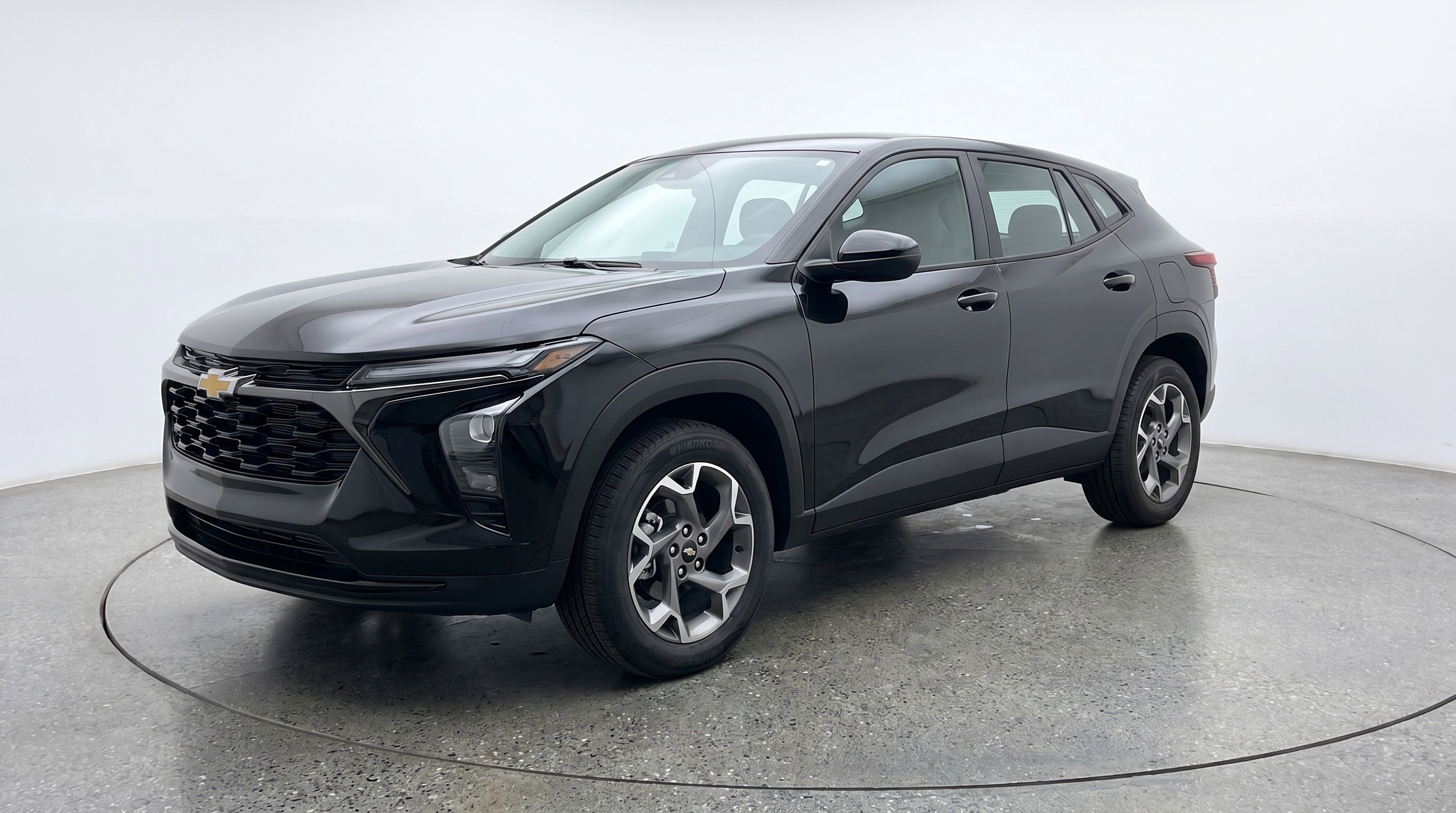 Used 2025 Chevrolet Trax LT FWD image 3