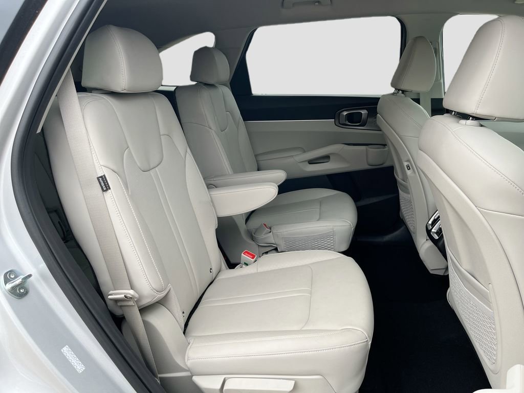 Certified 2025 Kia Sorento EX image 32