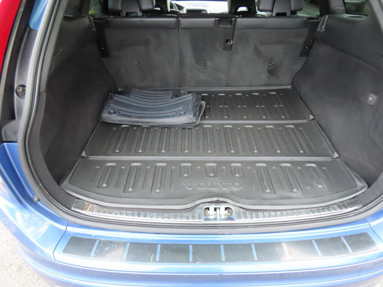 Used 2017 Volvo XC60 T6 R-Design w/ Climate Package image 13