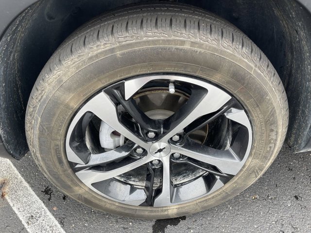 Used 2025 Chevrolet Trax RS w/ Driver Confidence Package FWD image 30
