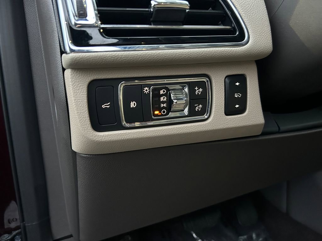 Used 2023 Lincoln Navigator Reserve image 21