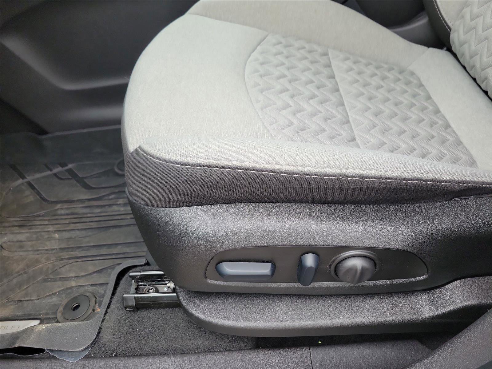 Used 2024 Chevrolet Equinox LS w/ LS Convenience Package image 15