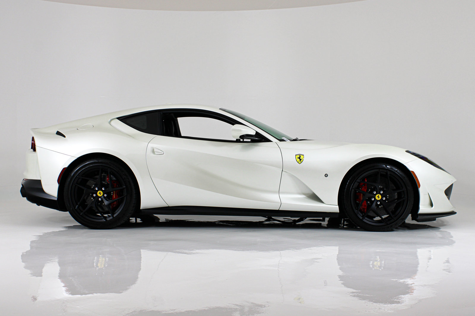 Used 2020 Ferrari 812 Superfast RWD image 10