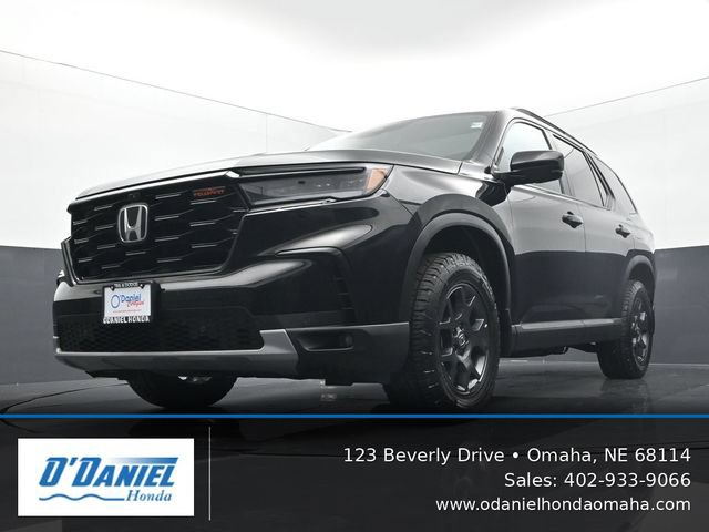 Used 2025 Honda Pilot TrailSport image 9