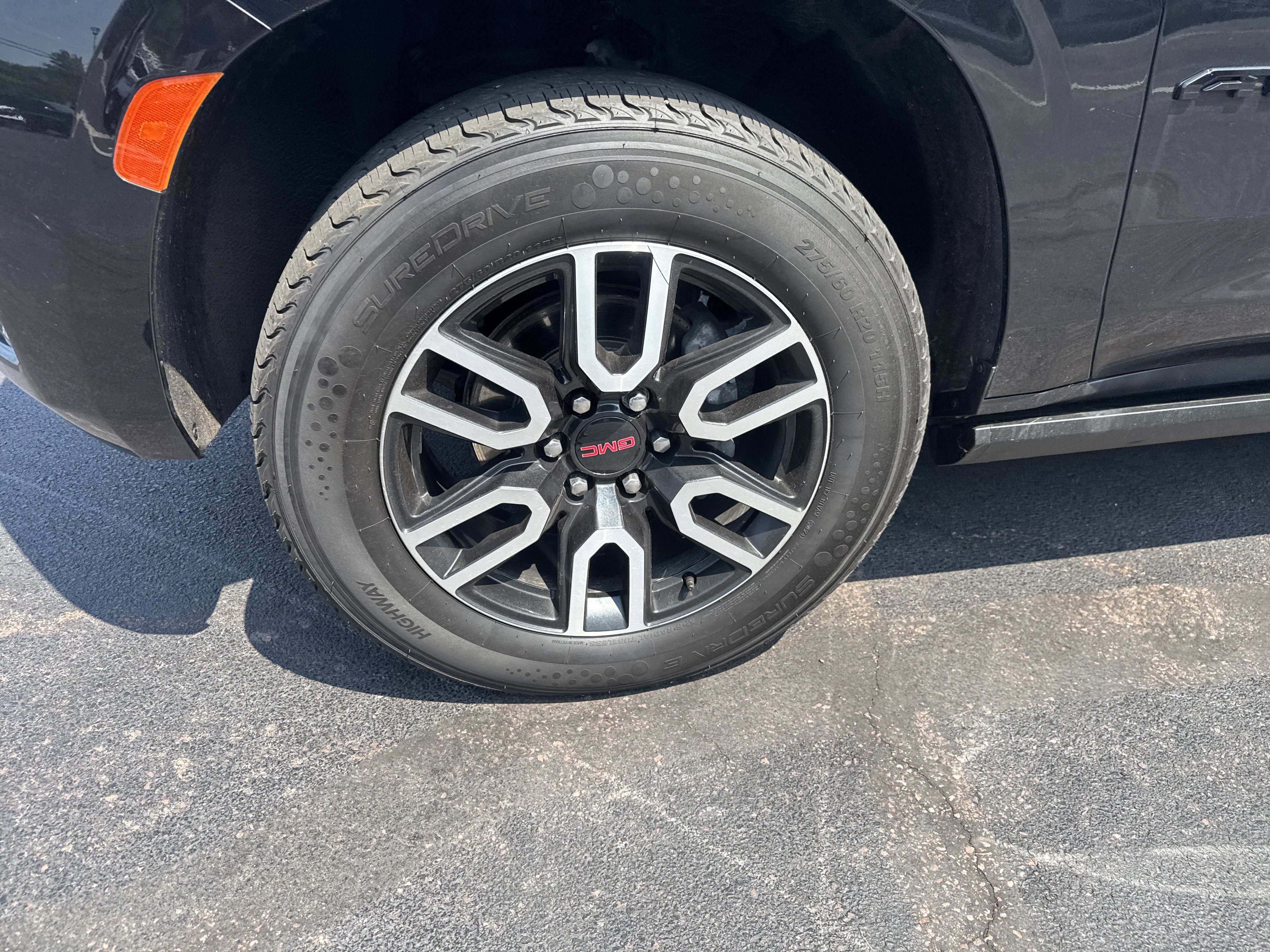 Used 2023 GMC Yukon AT4 w/ AT4 Premium Package image 11