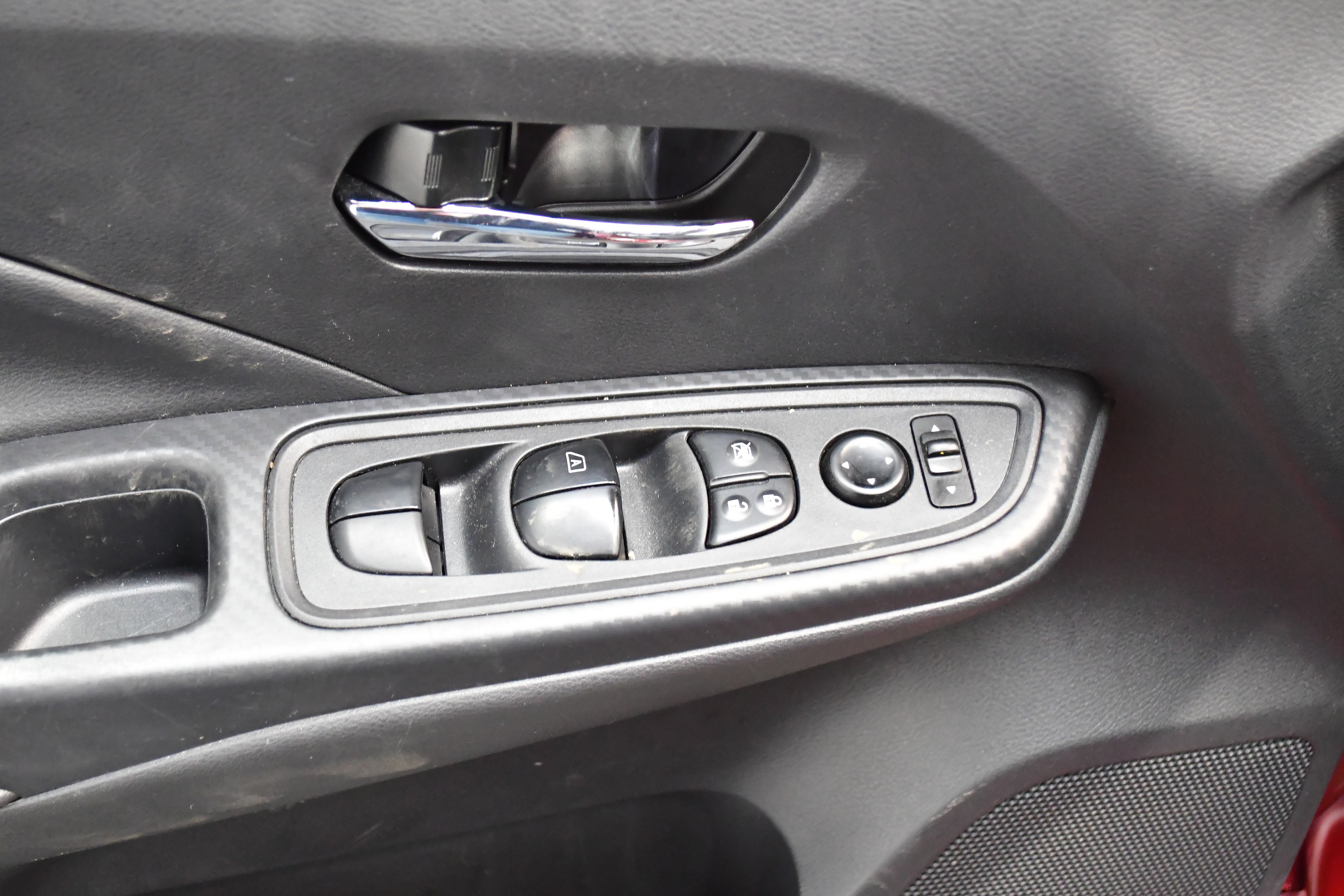 Used 2025 Nissan Versa SV image 16