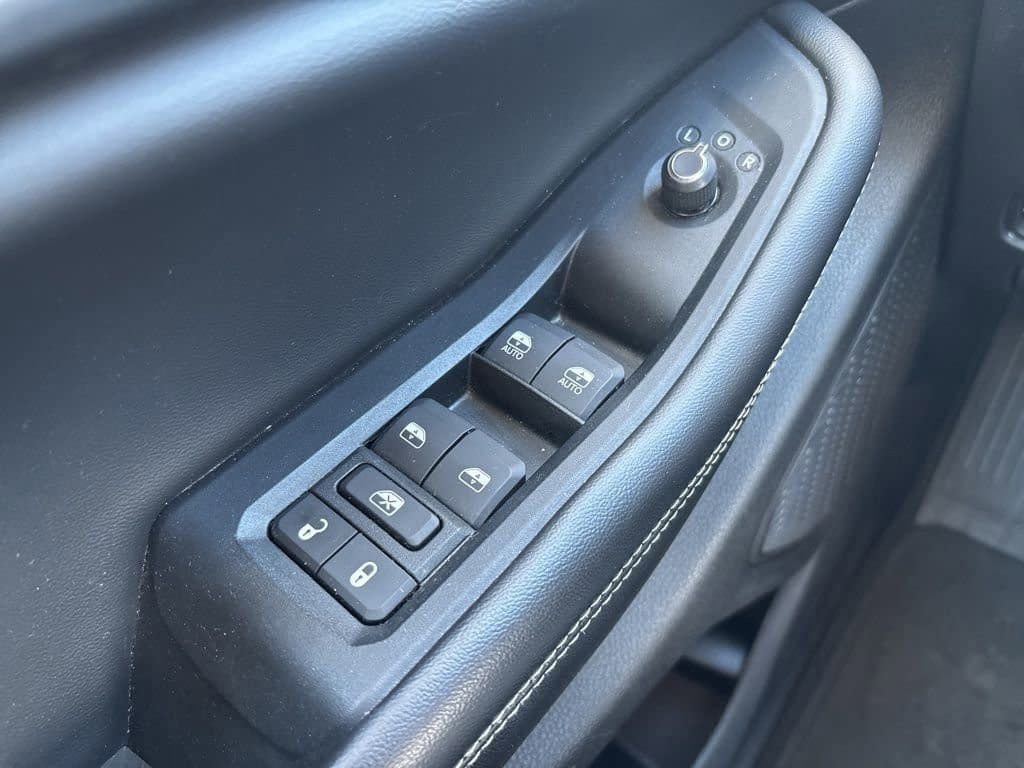 Used 2023 Jeep Grand Cherokee L Laredo image 25