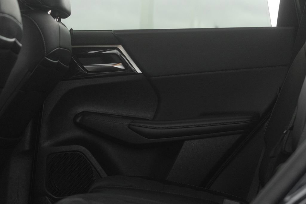Used 2024 Mitsubishi Outlander SE Black Edition image 38