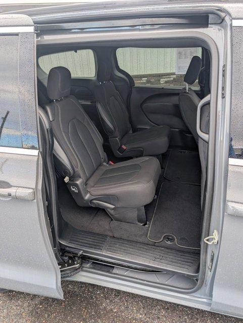 Used 2022 Chrysler Pacifica Touring image 26