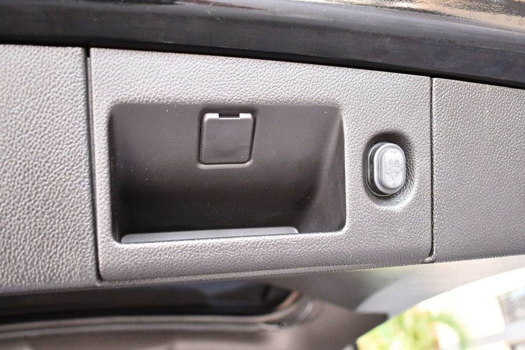 Used 2018 GMC Yukon Denali w/ Denali Ultimate Package image 19