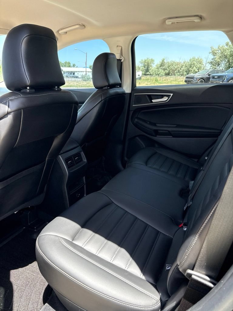 Used 2021 Ford Edge SEL w/ Class II Trailer Tow Package AWD/4WD image 10