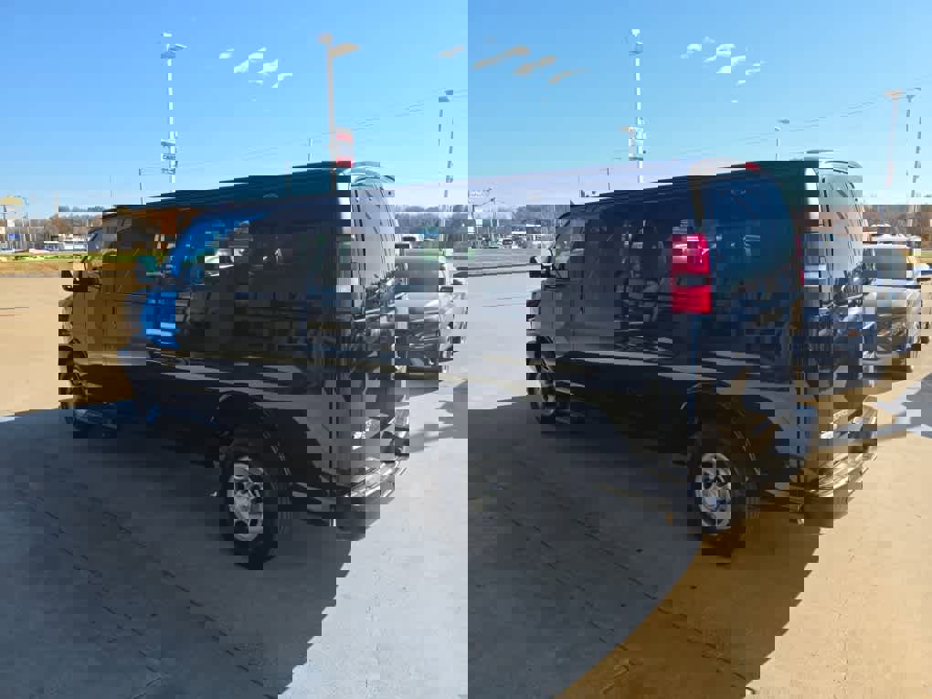 Used 2020 Chevrolet Express 3500 LS image 6