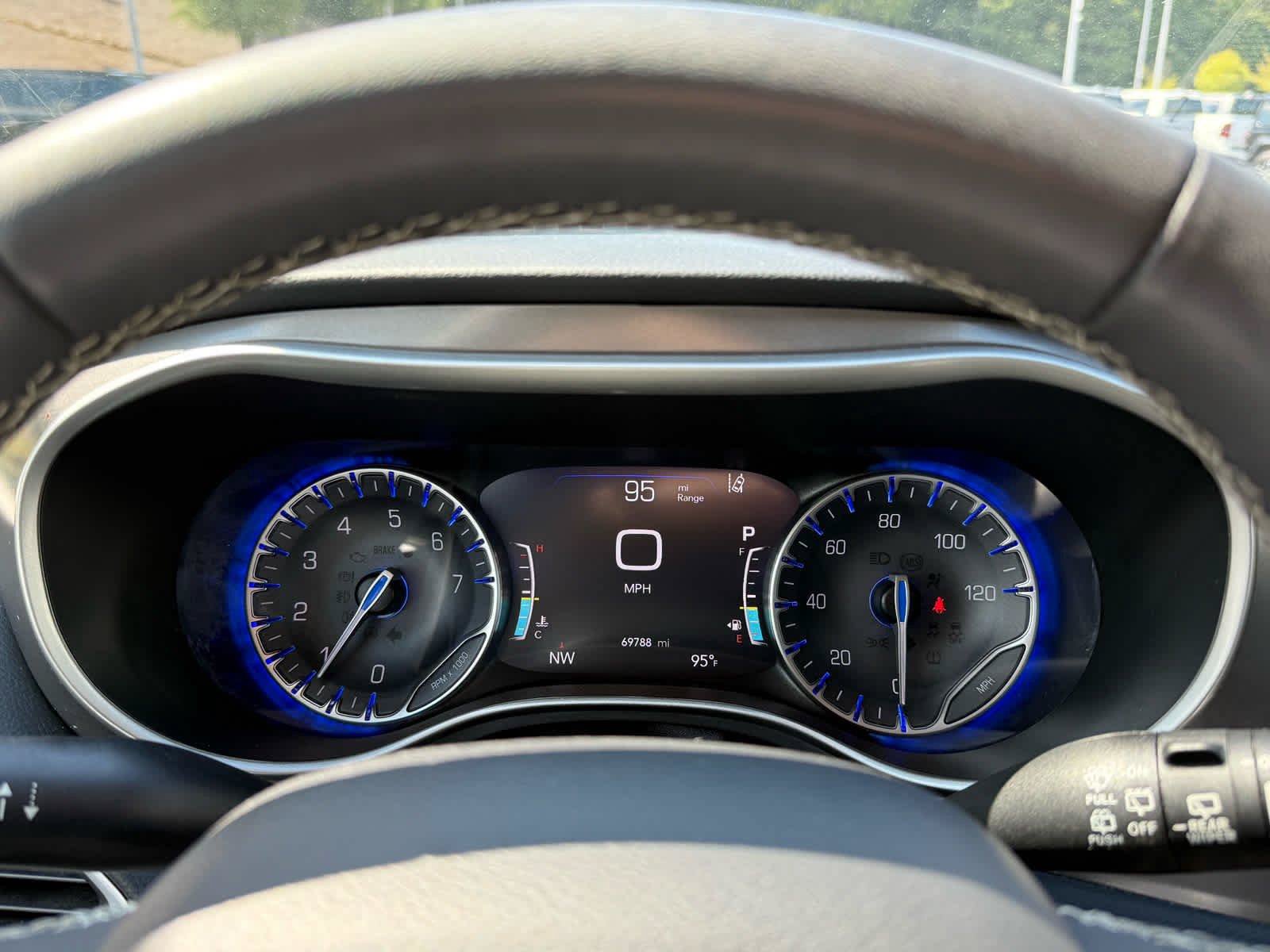 Used 2024 Chrysler Pacifica Touring-L FWD image 16
