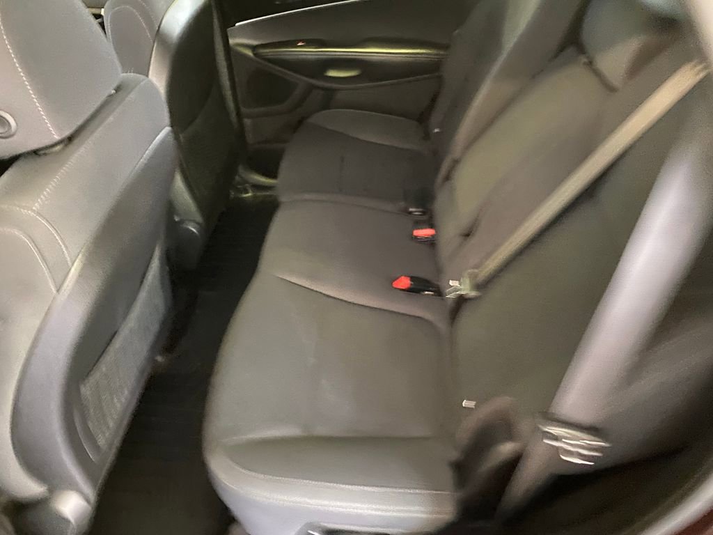 Used 2018 Kia Sorento FWD image 11